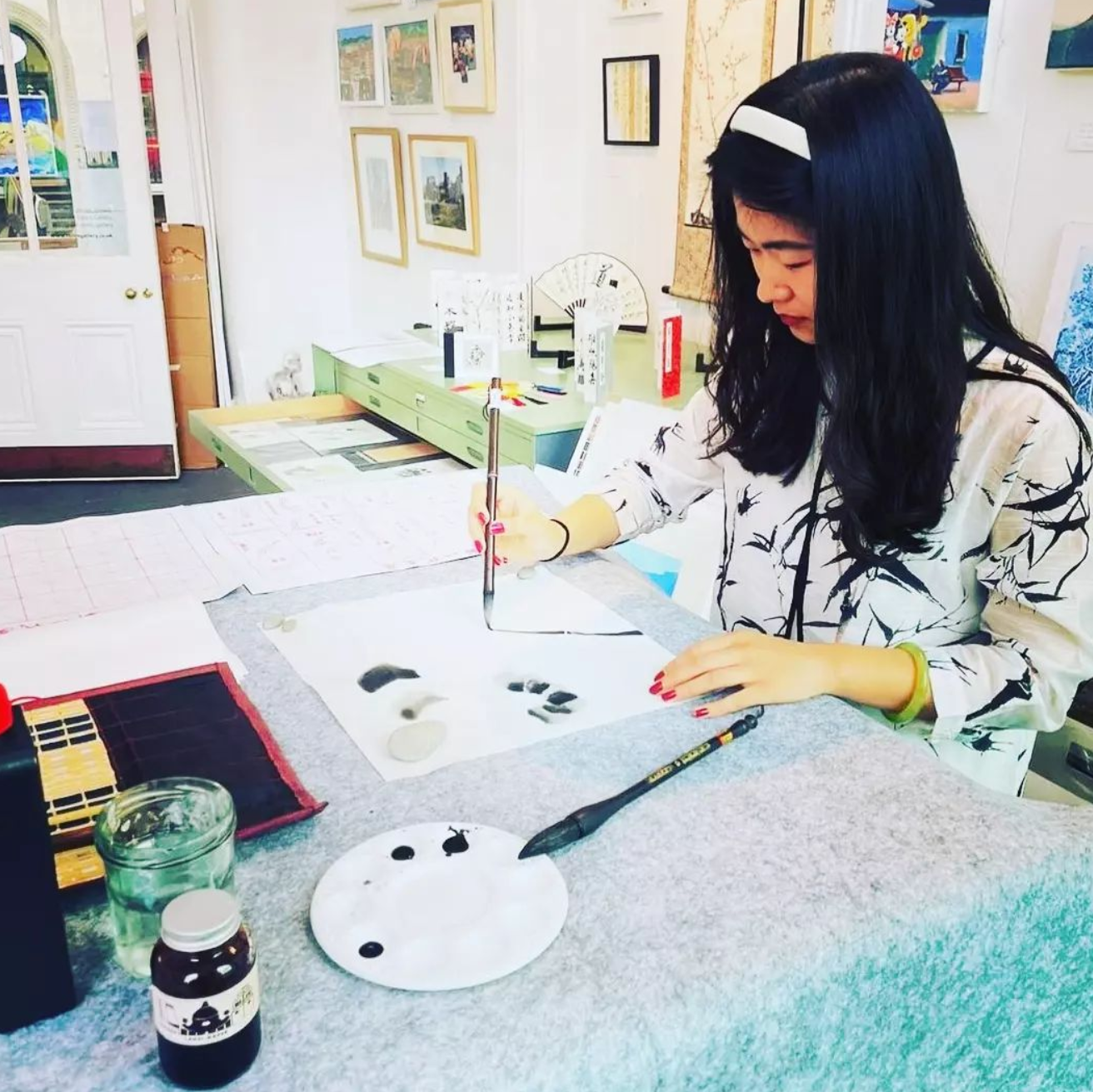 Artist at work at Art House Leeds Art Fayre