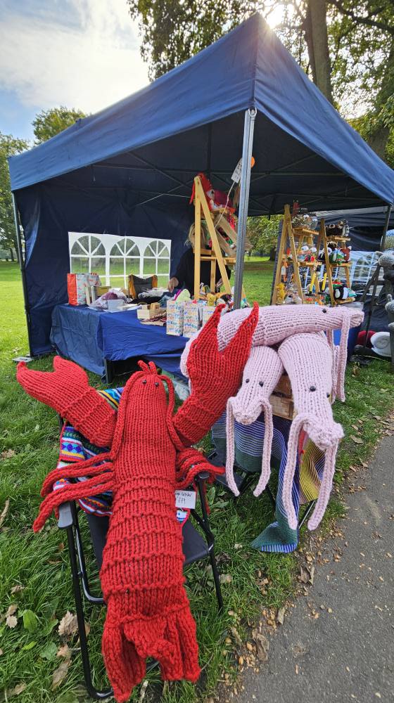 Liz Rose make fresh and fun knits for the home and garden that also make unique gifts for family and friends